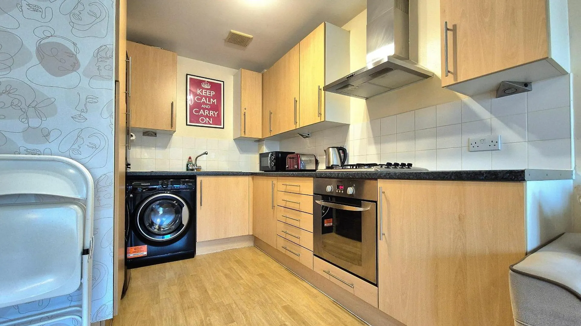 Apartment Central 2 Bedroom London Flat, Minutes From Shoreditch, Spitalfields & Brick Lane, Sleeps 4 Guests