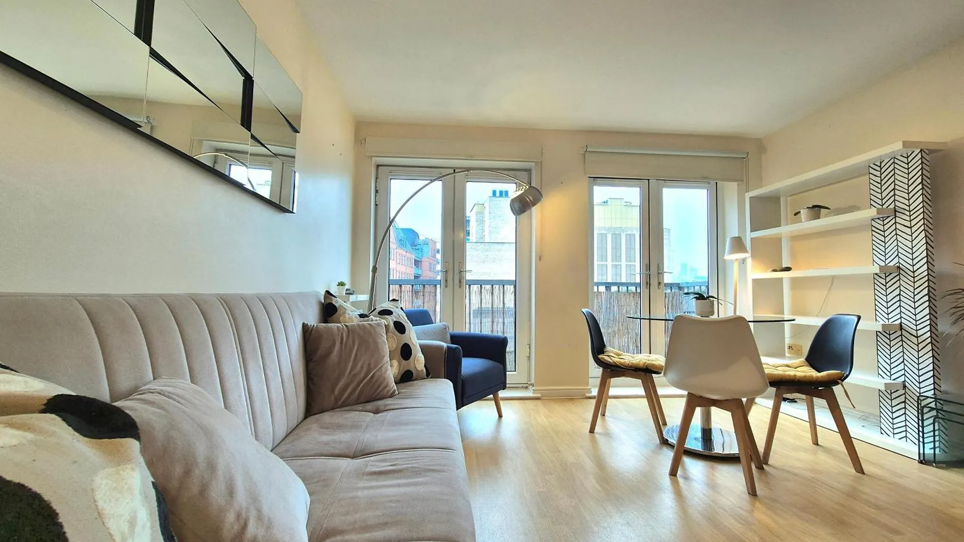 Central 2 Bedroom London Flat, Minutes From Shoreditch, Spitalfields & Brick Lane, Sleeps 4 Guests United Kingdom