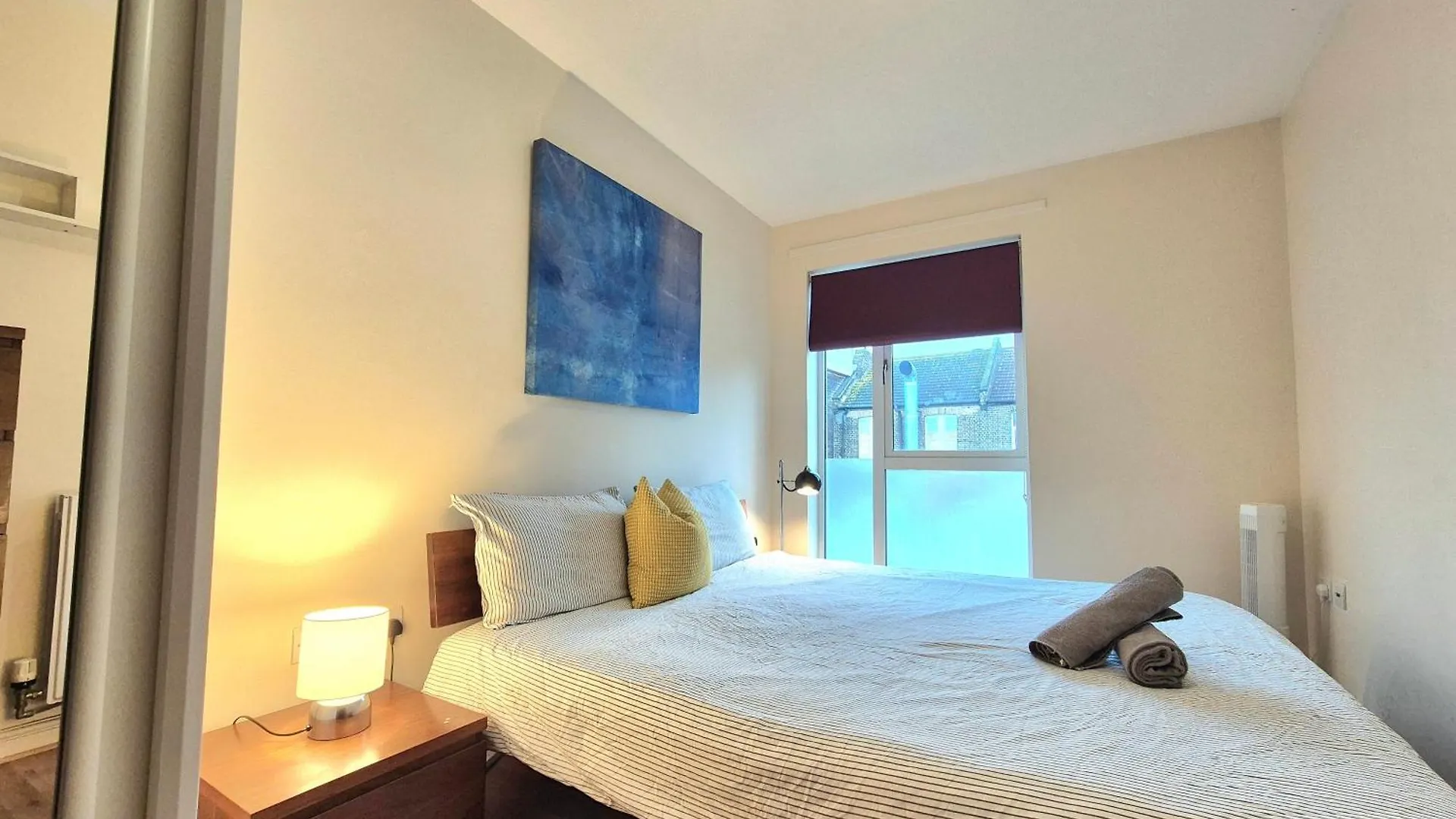 Central 2 Bedroom London Flat, Minutes From Shoreditch, Spitalfields & Brick Lane, Sleeps 4 Guests 0*,  United Kingdom