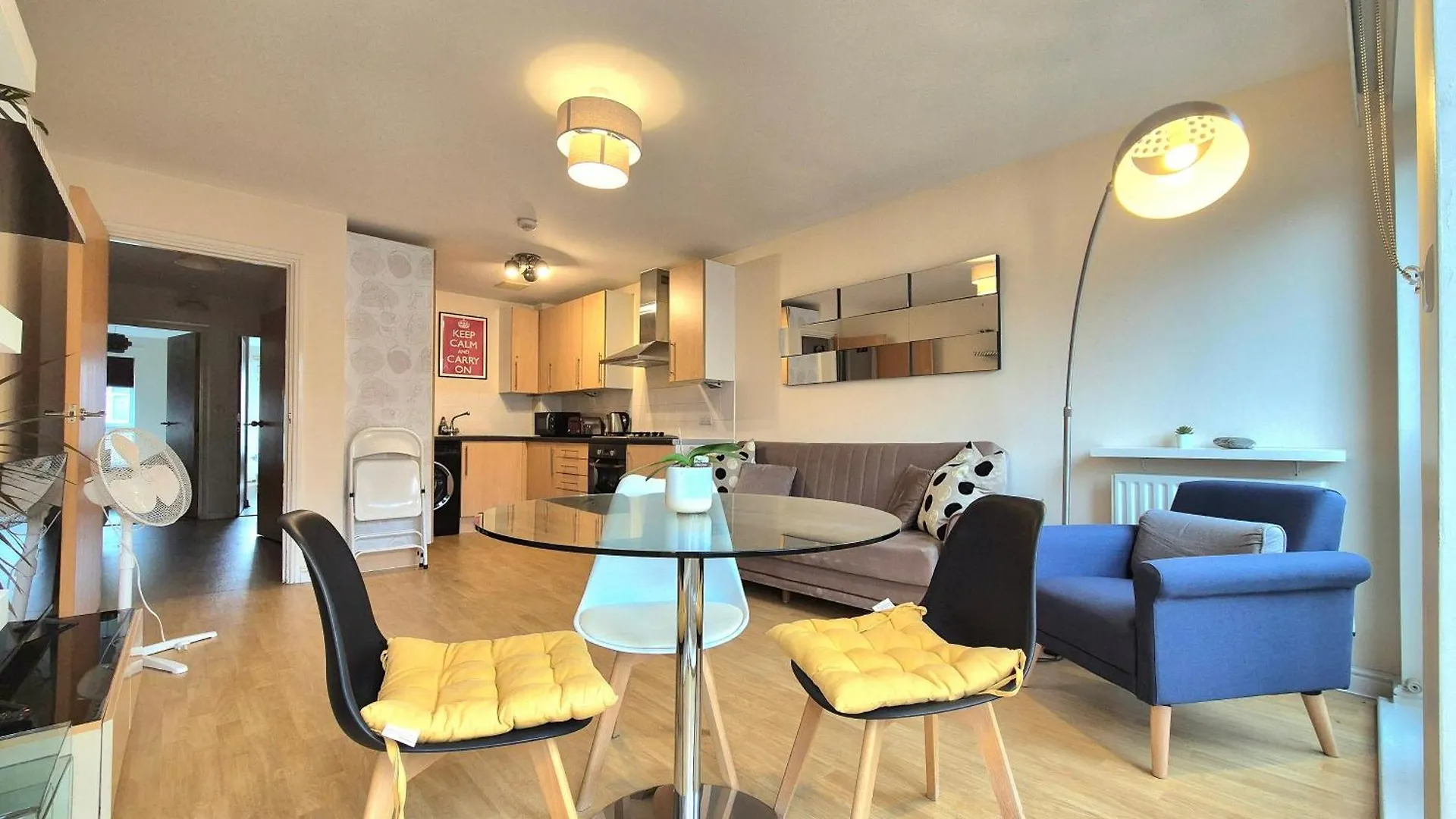 Apartment Central 2 Bedroom London Flat, Minutes From Shoreditch, Spitalfields & Brick Lane, Sleeps 4 Guests