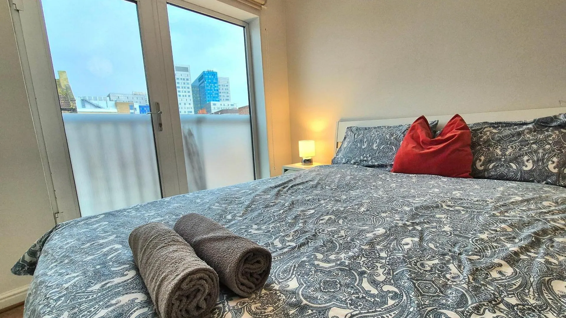Central 2 Bedroom London Flat, Minutes From Shoreditch, Spitalfields & Brick Lane, Sleeps 4 Guests 0*,