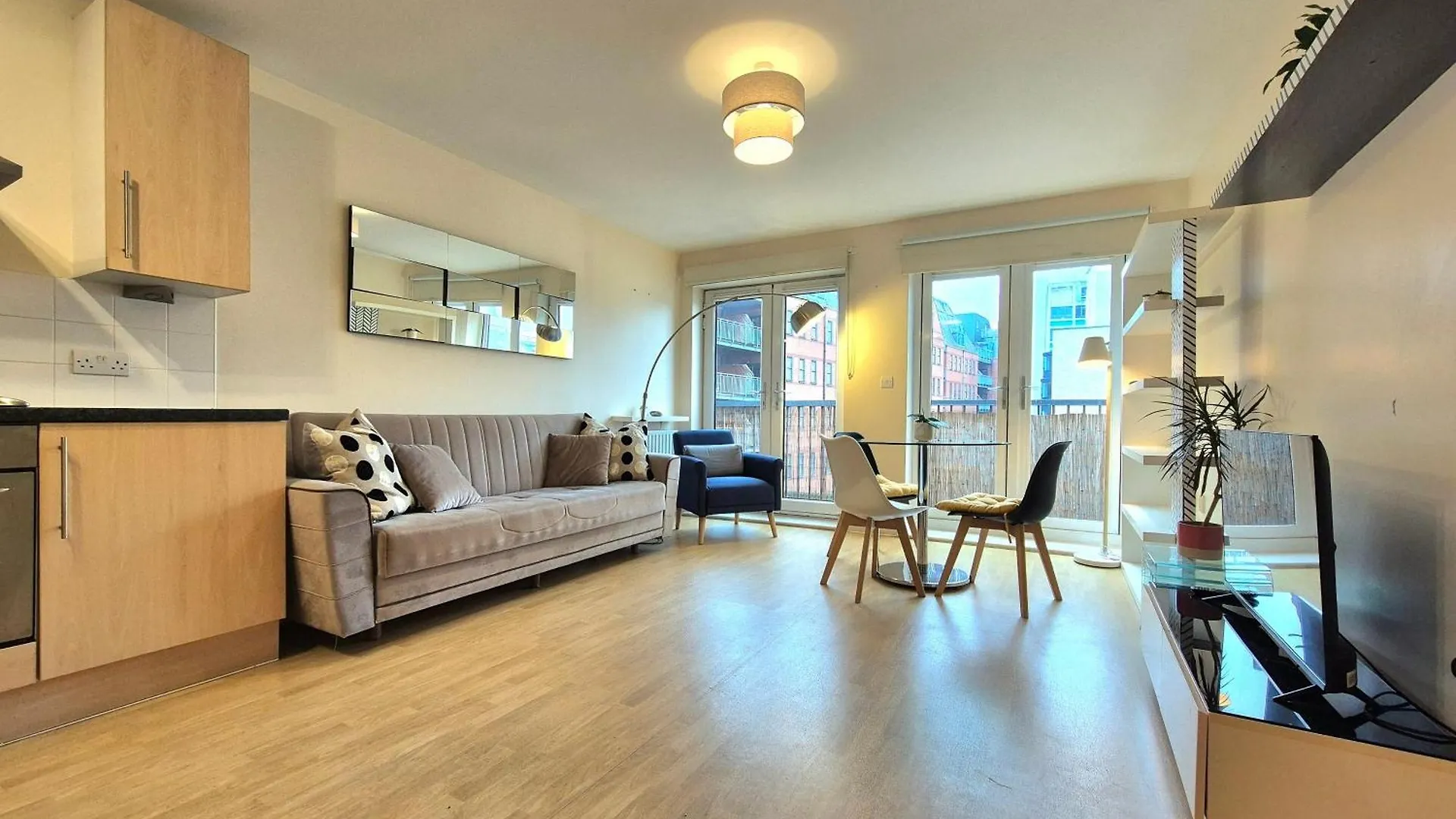 Central 2 Bedroom London Flat, Minutes From Shoreditch, Spitalfields & Brick Lane, Sleeps 4 Guests United Kingdom